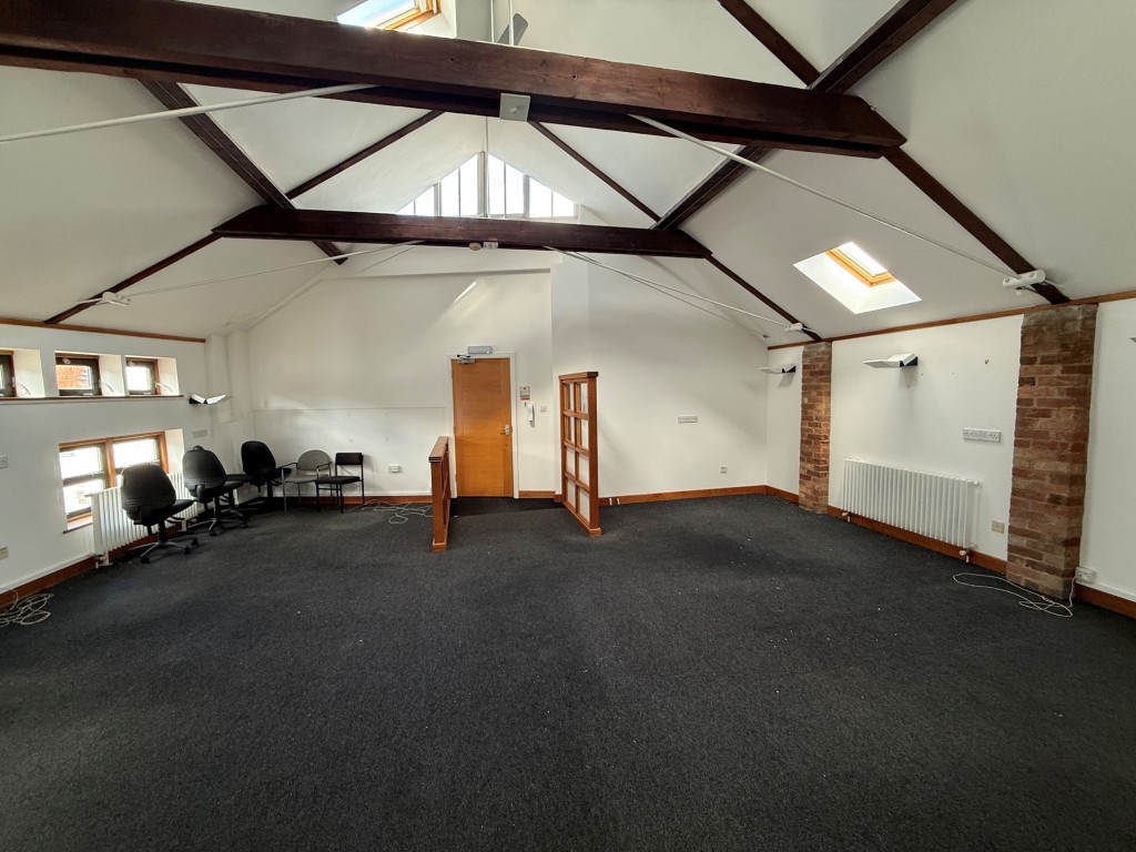 Lot: 69 - TOWN CENTRE OFFICE BUILDING WITH PARKING - Reverse angle of upstairs offices